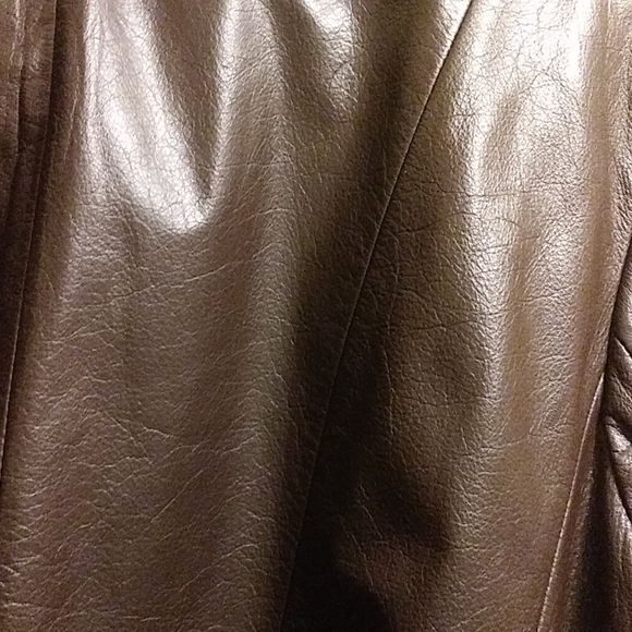💯% Leather Jacket - Picture 2 of 3